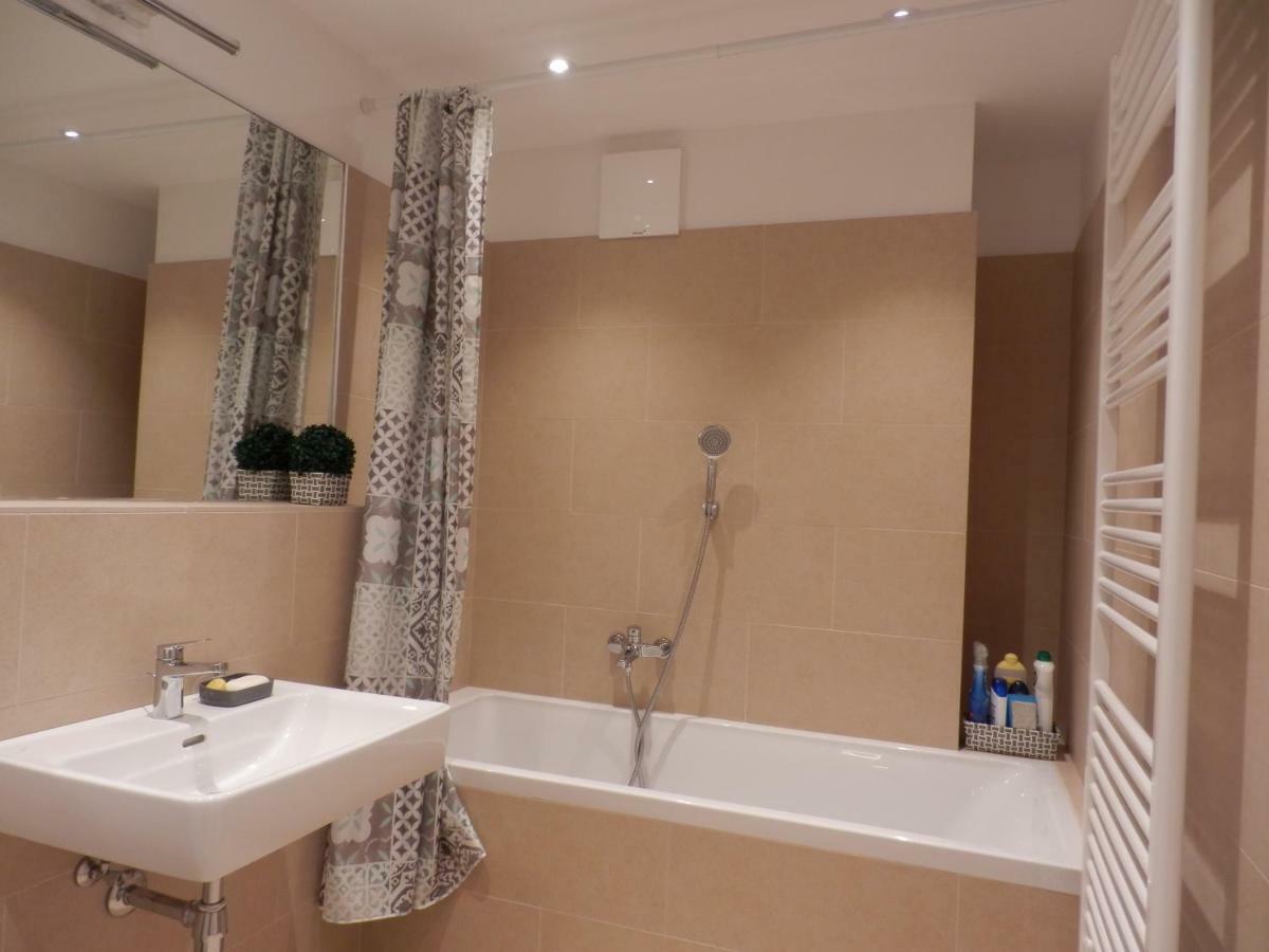 Spacious, Modern 1-Bdrm Apt Near Vic & Austria Ctr Daire Viyana Dış mekan fotoğraf